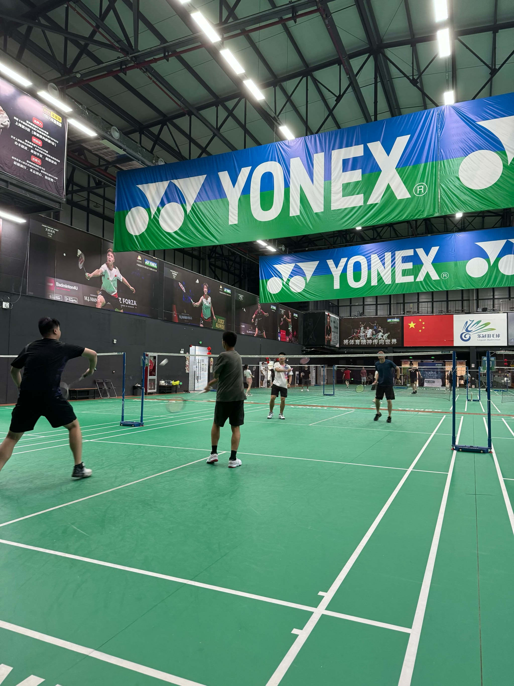 羽毛球场翻新 羽毛球场翻新